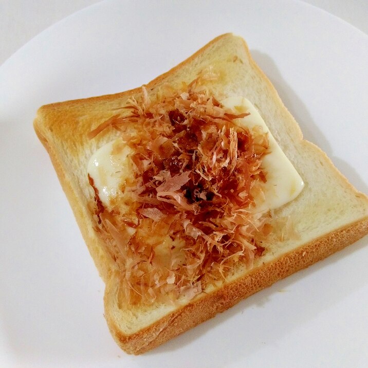 朝食に☆モッツァレラのおかかトースト